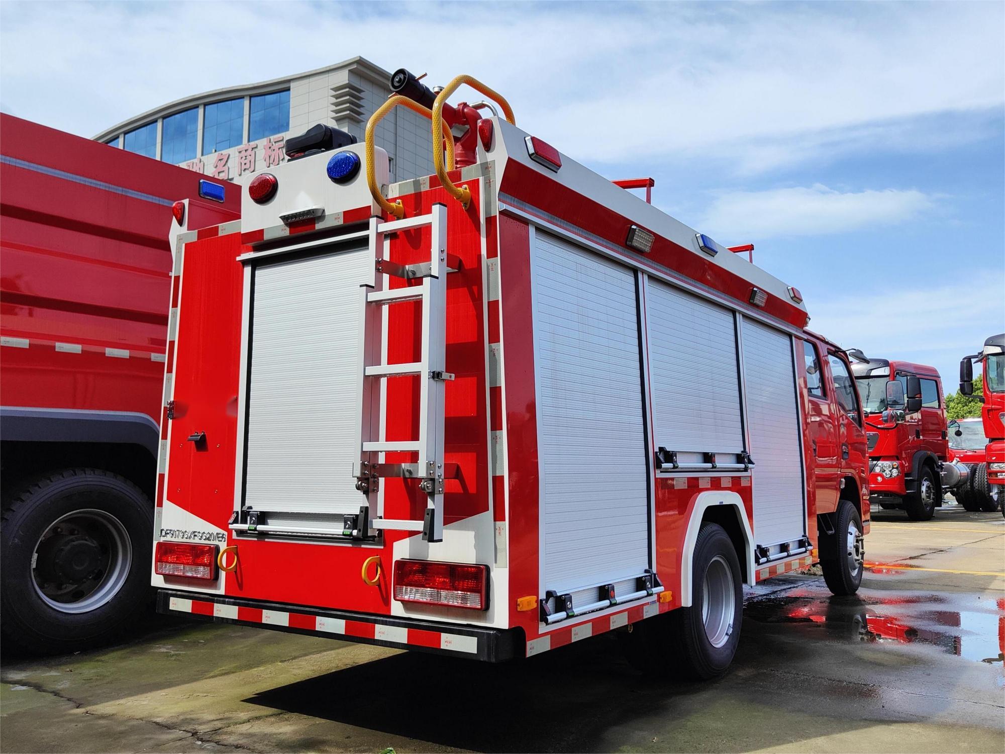 東風(fēng)2.5噸水罐消防車