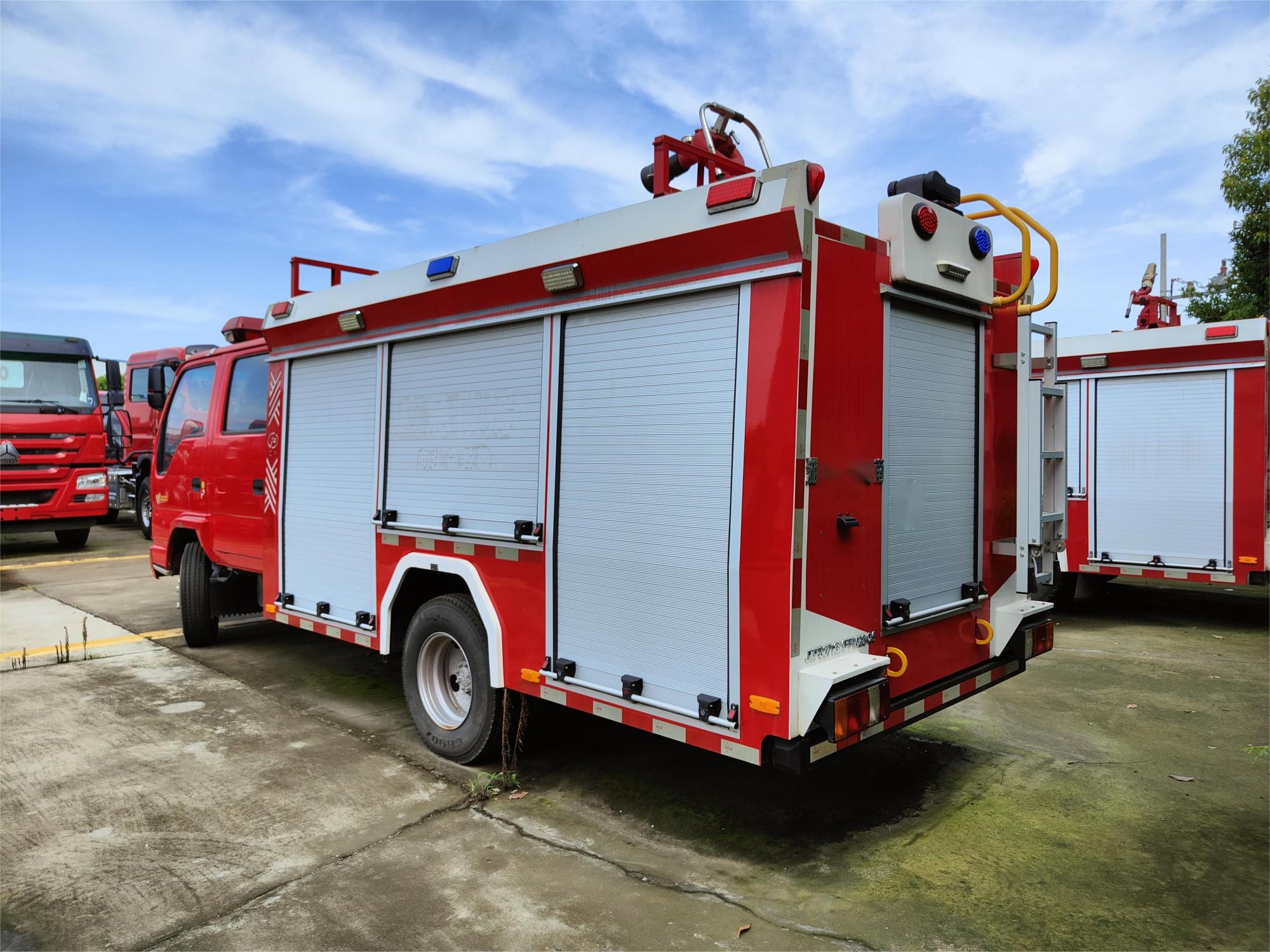 五十鈴2噸水罐消防車