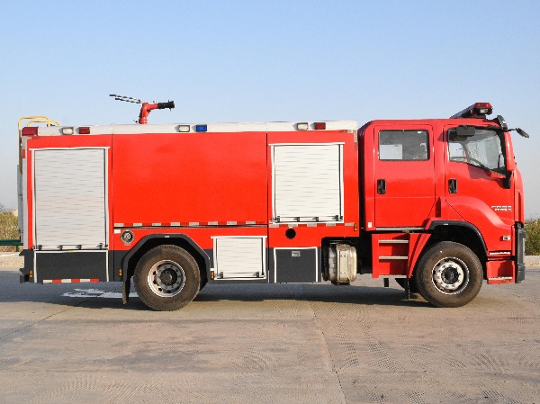 五十鈴8.5噸水罐消防車(chē)