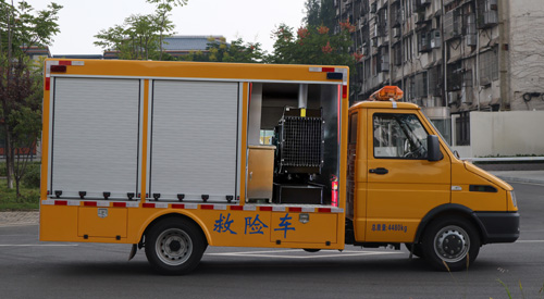 依維柯排澇救險(xiǎn)車(chē)
