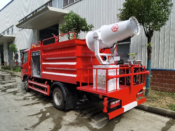 東風(fēng)4方多功能抑塵車(chē)